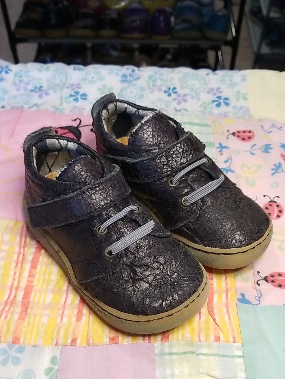 Livie & Luca Black Crinkle Leather Baby Walker Shoes Size 7